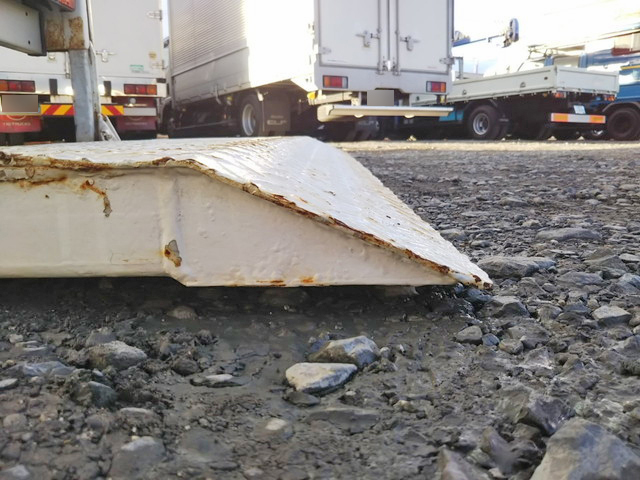 三菱ふそうキャンター平ボディ小型（2t・3t）[写真19]