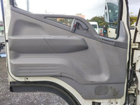 三菱ふそうキャンター平ボディ小型（2t・3t）[写真30]