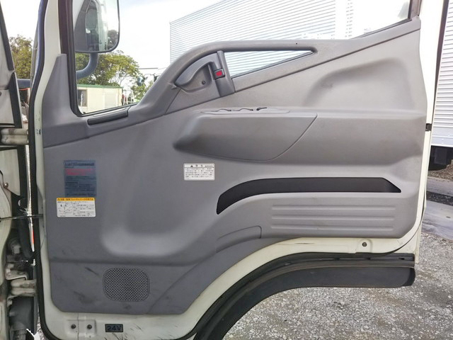 三菱ふそうキャンター平ボディ小型（2t・3t）[写真31]