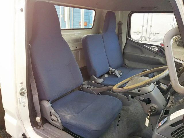 三菱ふそうキャンター平ボディ小型（2t・3t）[写真32]