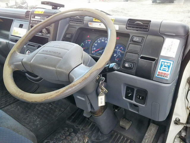 三菱ふそうキャンター平ボディ小型（2t・3t）[写真33]