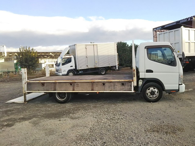 三菱ふそうキャンター平ボディ小型（2t・3t）[写真08]