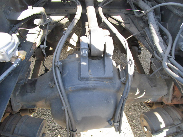 UDトラックスクオントレーラーヘッド（トラクターヘッド）大型（10t）[写真12]