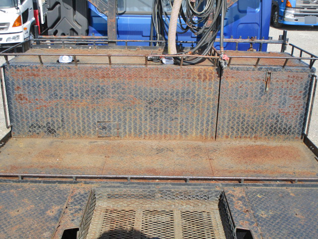 UDトラックスクオントレーラーヘッド（トラクターヘッド）大型（10t）[写真15]