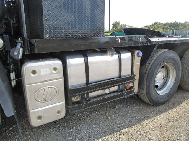 UDトラックスクオントレーラーヘッド（トラクターヘッド）大型（10t）[写真19]