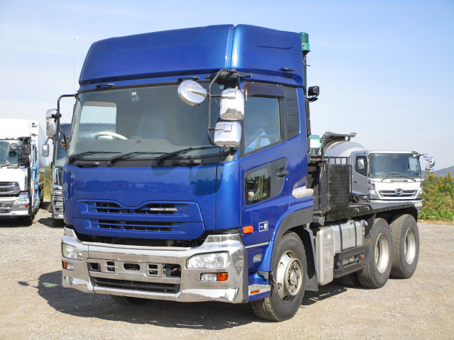 UDトラックスクオントレーラーヘッド（トラクターヘッド）大型（10t）[写真02]