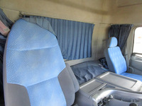 UDトラックスクオントレーラーヘッド（トラクターヘッド）大型（10t）[写真21]