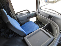 UDトラックスクオントレーラーヘッド（トラクターヘッド）大型（10t）[写真23]