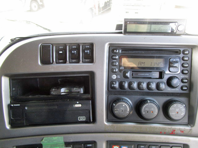 UDトラックスクオントレーラーヘッド（トラクターヘッド）大型（10t）[写真24]