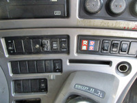 UDトラックスクオントレーラーヘッド（トラクターヘッド）大型（10t）[写真26]