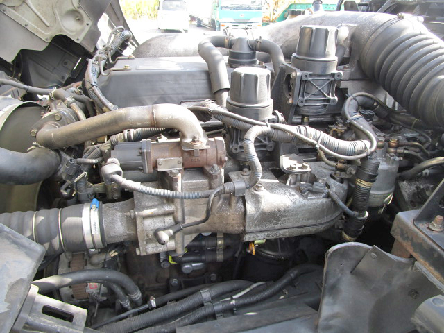 UDトラックスクオントレーラーヘッド（トラクターヘッド）大型（10t）[写真31]