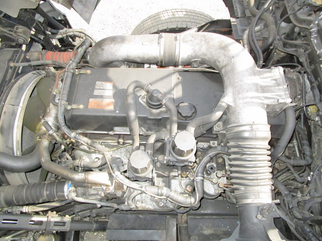 UDトラックスクオントレーラーヘッド（トラクターヘッド）大型（10t）[写真32]