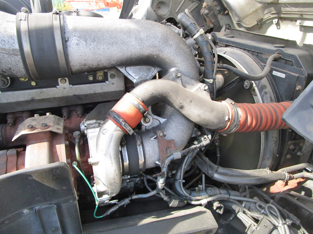 UDトラックスクオントレーラーヘッド（トラクターヘッド）大型（10t）[写真34]