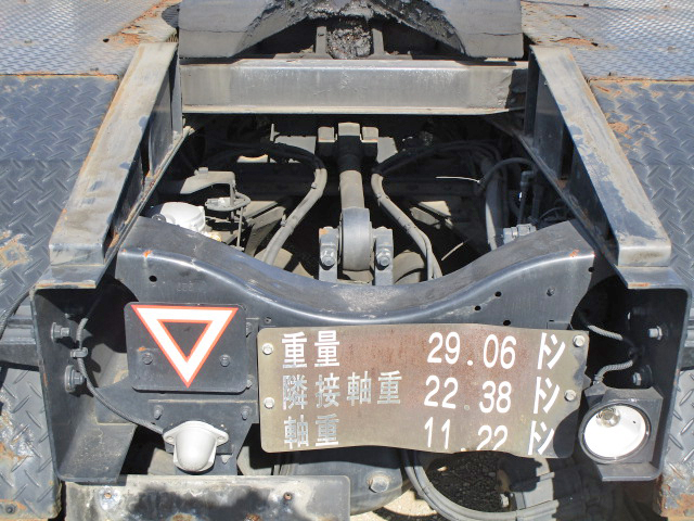 UDトラックスクオントレーラーヘッド（トラクターヘッド）大型（10t）[写真08]