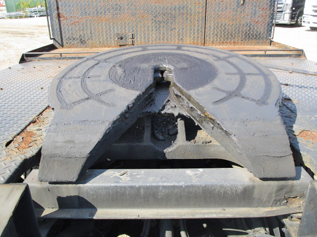 UDトラックスクオントレーラーヘッド（トラクターヘッド）大型（10t）[写真09]