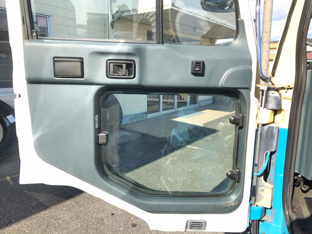 UDトラックスコンドルアルミウイング中型（4t）[写真32]