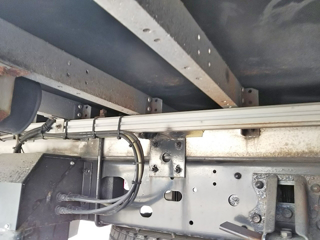 いすゞフォワードアルミウイング中型（4t）[写真23]