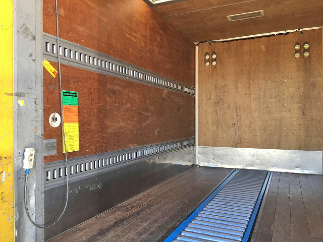 いすゞエルフアルミバン小型（2t・3t）[写真13]