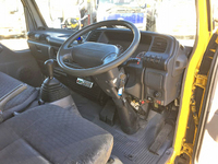 いすゞエルフアルミバン小型（2t・3t）[写真33]