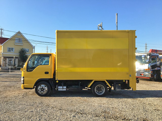 いすゞエルフアルミバン小型（2t・3t）[写真05]