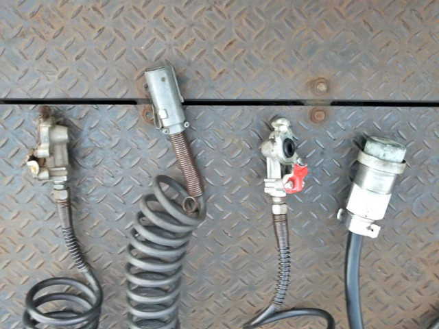 日野プロフィアトレーラーヘッド（トラクターヘッド）大型（10t）[写真11]