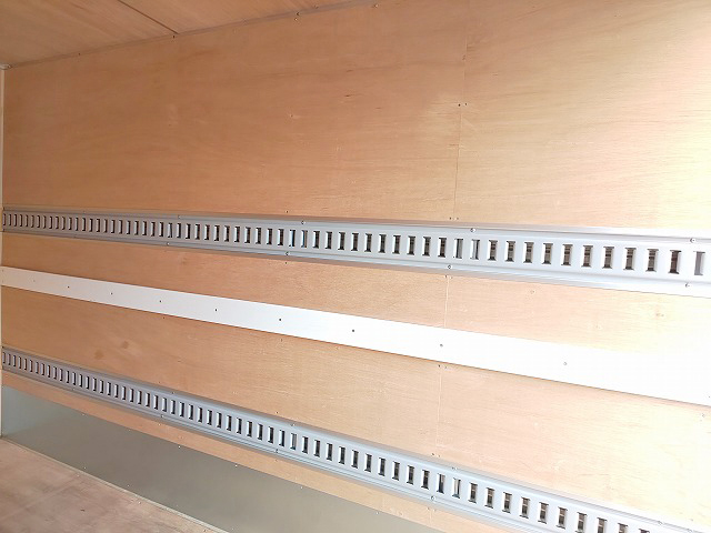 いすゞエルフアルミバン小型（2t・3t）[写真12]