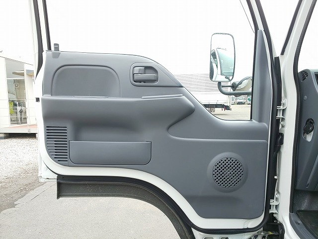 いすゞエルフアルミバン小型（2t・3t）[写真27]