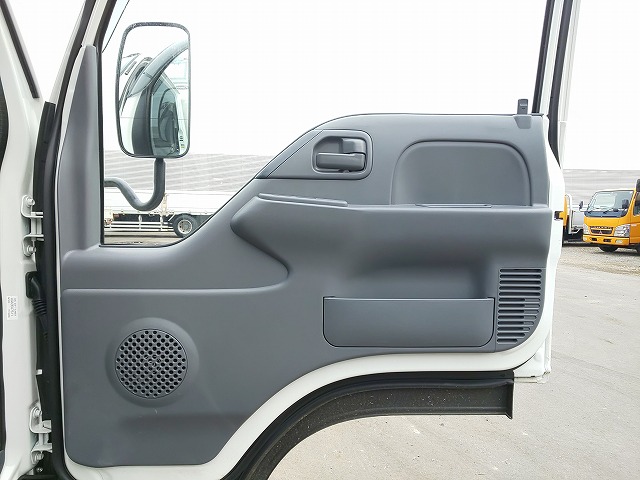 いすゞエルフアルミバン小型（2t・3t）[写真28]