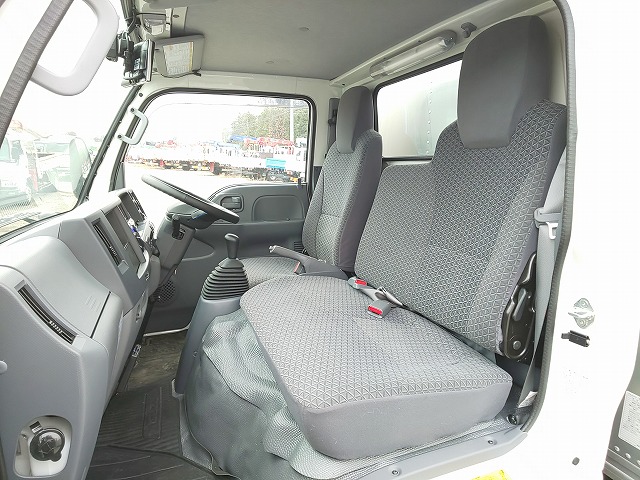 いすゞエルフアルミバン小型（2t・3t）[写真29]