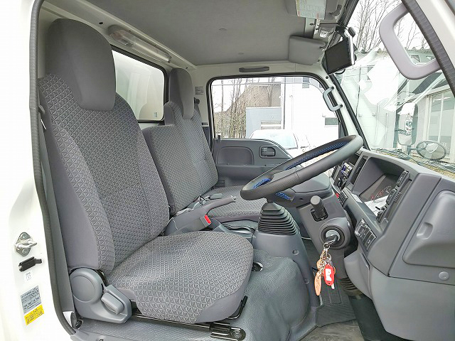 いすゞエルフアルミバン小型（2t・3t）[写真32]