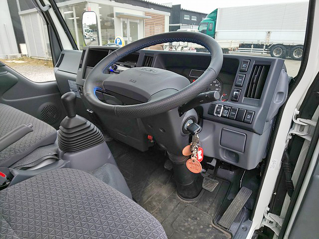 いすゞエルフアルミバン小型（2t・3t）[写真33]