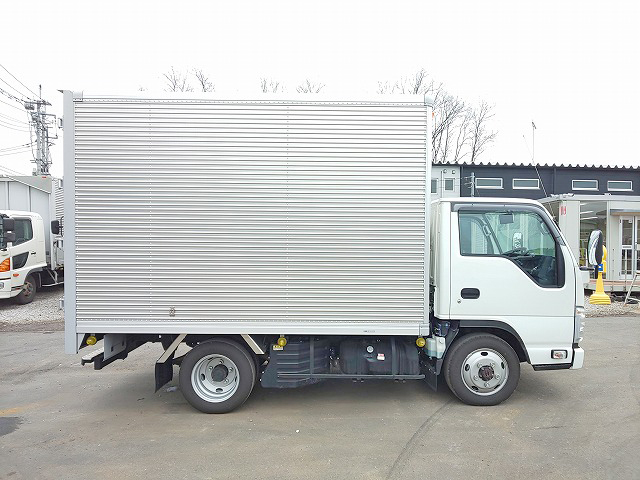 いすゞエルフアルミバン小型（2t・3t）[写真06]