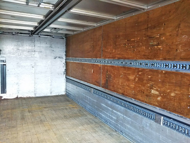 三菱ふそうファイターアルミウイング中型（4t）[写真16]