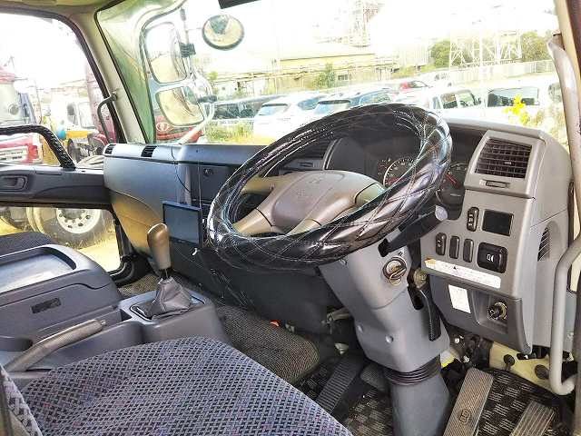 三菱ふそうファイターアルミウイング中型（4t）[写真34]