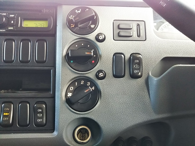 三菱ふそうファイターアルミウイング中型（4t）[写真36]