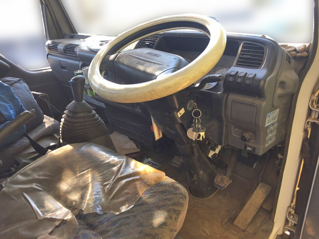 いすゞエルフ平ボディ小型（2t・3t）[写真14]