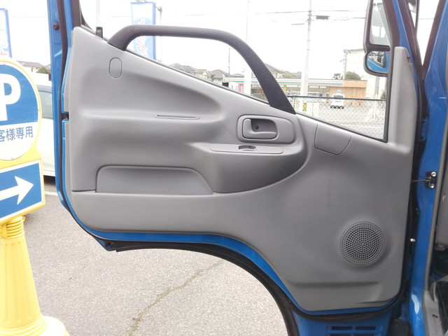 トヨタトヨエース平ボディ小型（2t・3t）[写真30]
