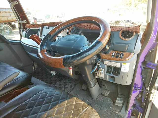 三菱ふそうキャンターアルミバン小型（2t・3t）[写真28]