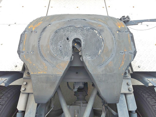 UDトラックスクオントレーラーヘッド（トラクターヘッド）大型（10t）[写真11]