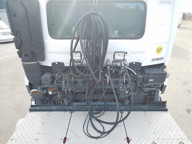 UDトラックスクオントレーラーヘッド（トラクターヘッド）大型（10t）[写真12]