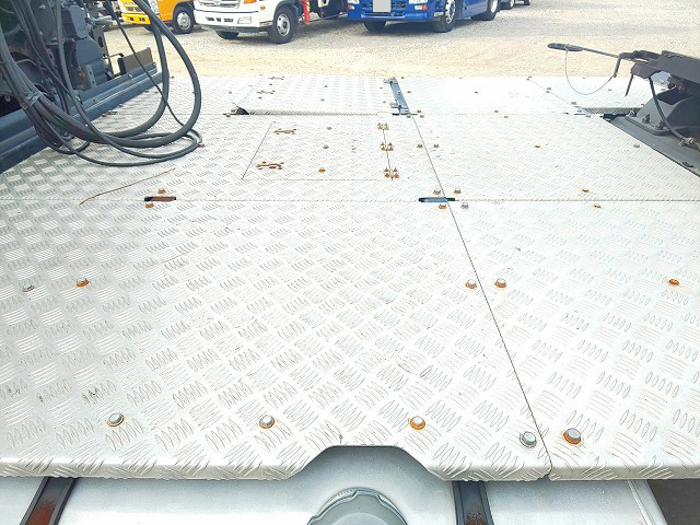 UDトラックスクオントレーラーヘッド（トラクターヘッド）大型（10t）[写真15]