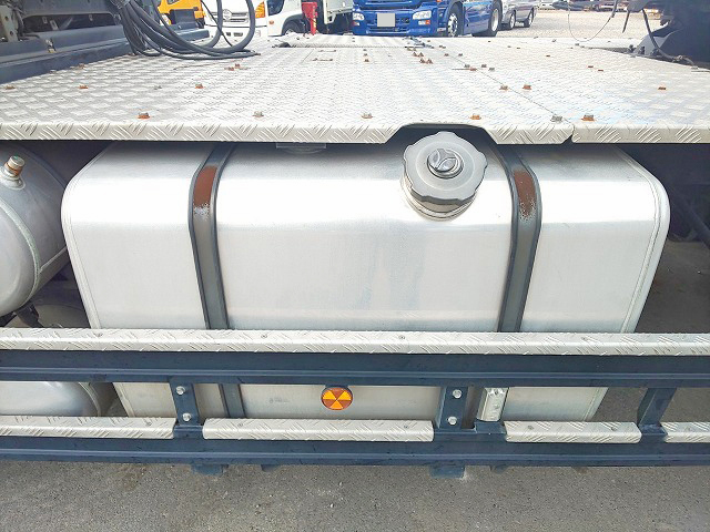 UDトラックスクオントレーラーヘッド（トラクターヘッド）大型（10t）[写真19]