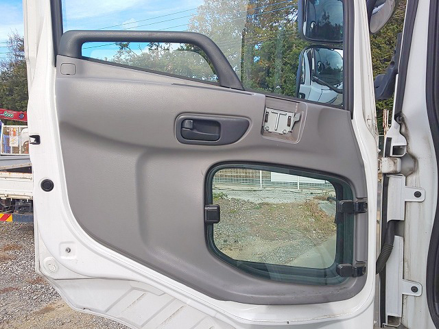 UDトラックスクオントレーラーヘッド（トラクターヘッド）大型（10t）[写真25]