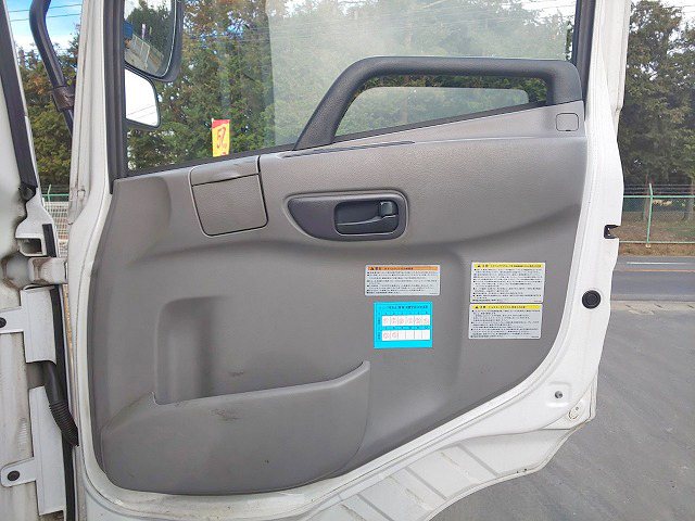 UDトラックスクオントレーラーヘッド（トラクターヘッド）大型（10t）[写真26]