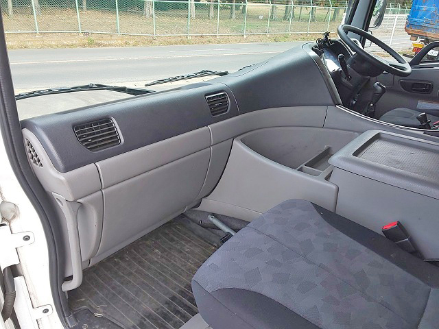 UDトラックスクオントレーラーヘッド（トラクターヘッド）大型（10t）[写真27]