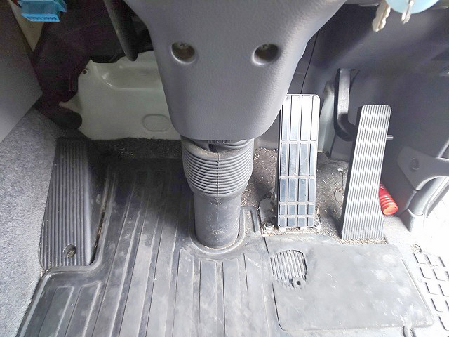 UDトラックスクオントレーラーヘッド（トラクターヘッド）大型（10t）[写真34]