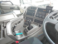 UDトラックスクオントレーラーヘッド（トラクターヘッド）大型（10t）[写真35]