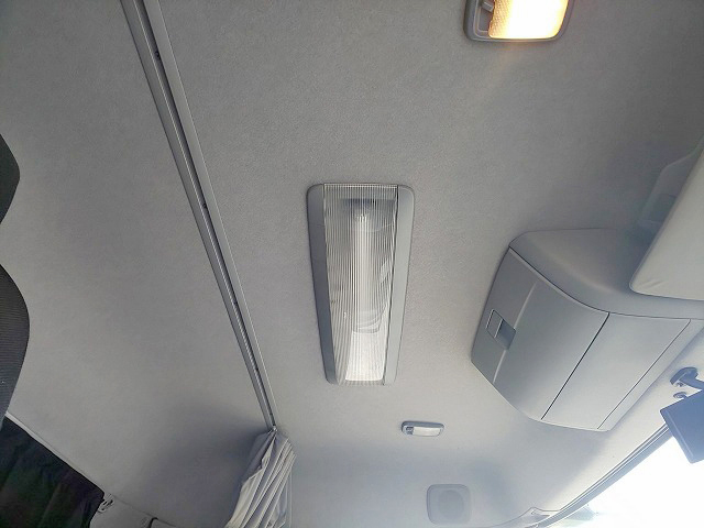 UDトラックスクオントレーラーヘッド（トラクターヘッド）大型（10t）[写真39]