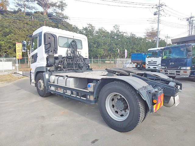 UDトラックスクオントレーラーヘッド（トラクターヘッド）大型（10t）[写真04]