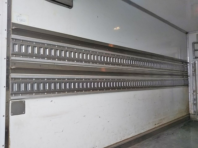 三菱ふそうキャンター冷凍車（冷蔵車）小型（2t・3t）[写真13]